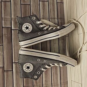 Womens size 5 Converse hightops